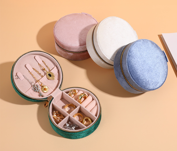 Velvet Jewellery Case in Emerald Green