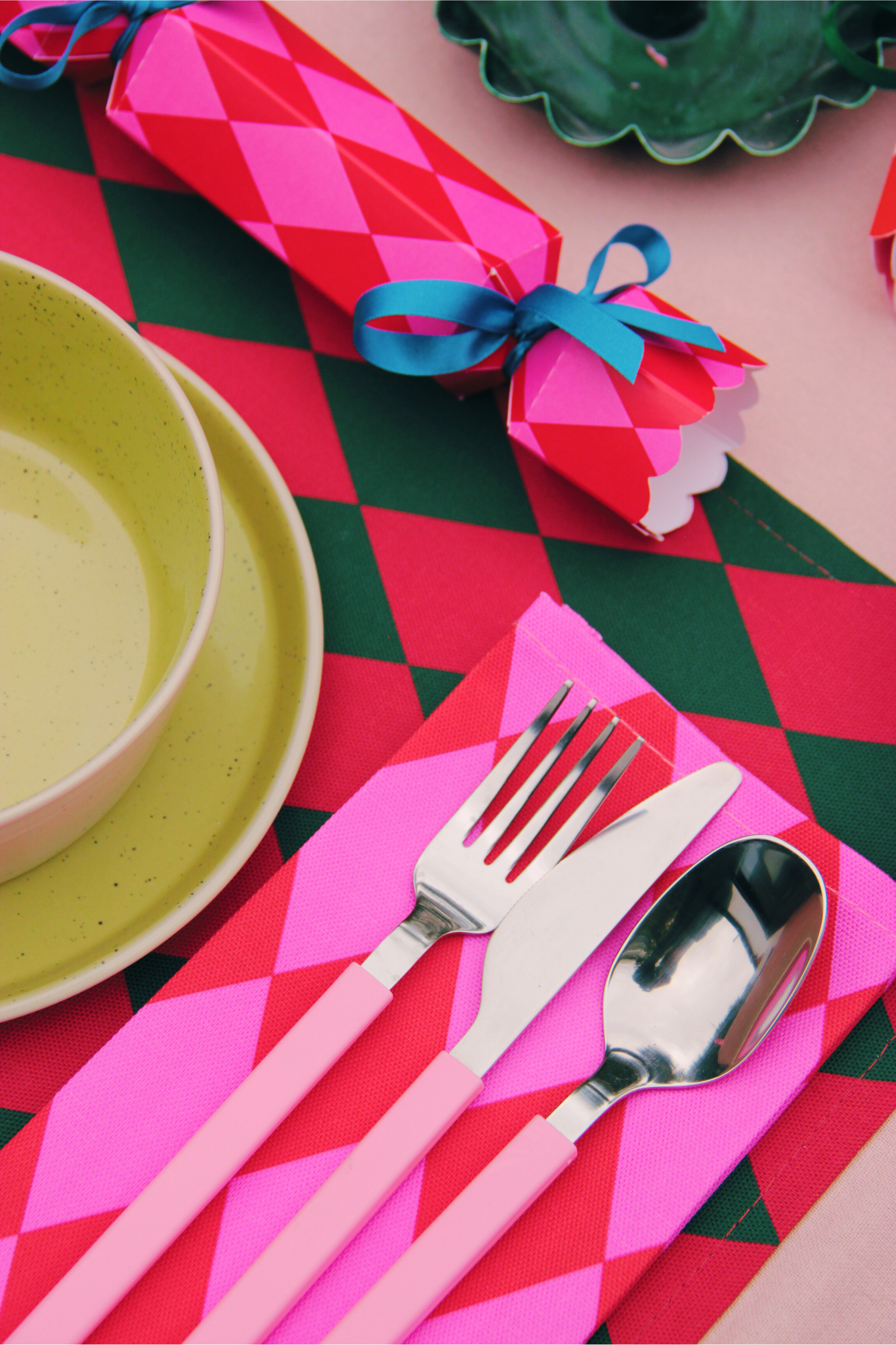 Red & Green Stripe Pattern Christmas Crackers