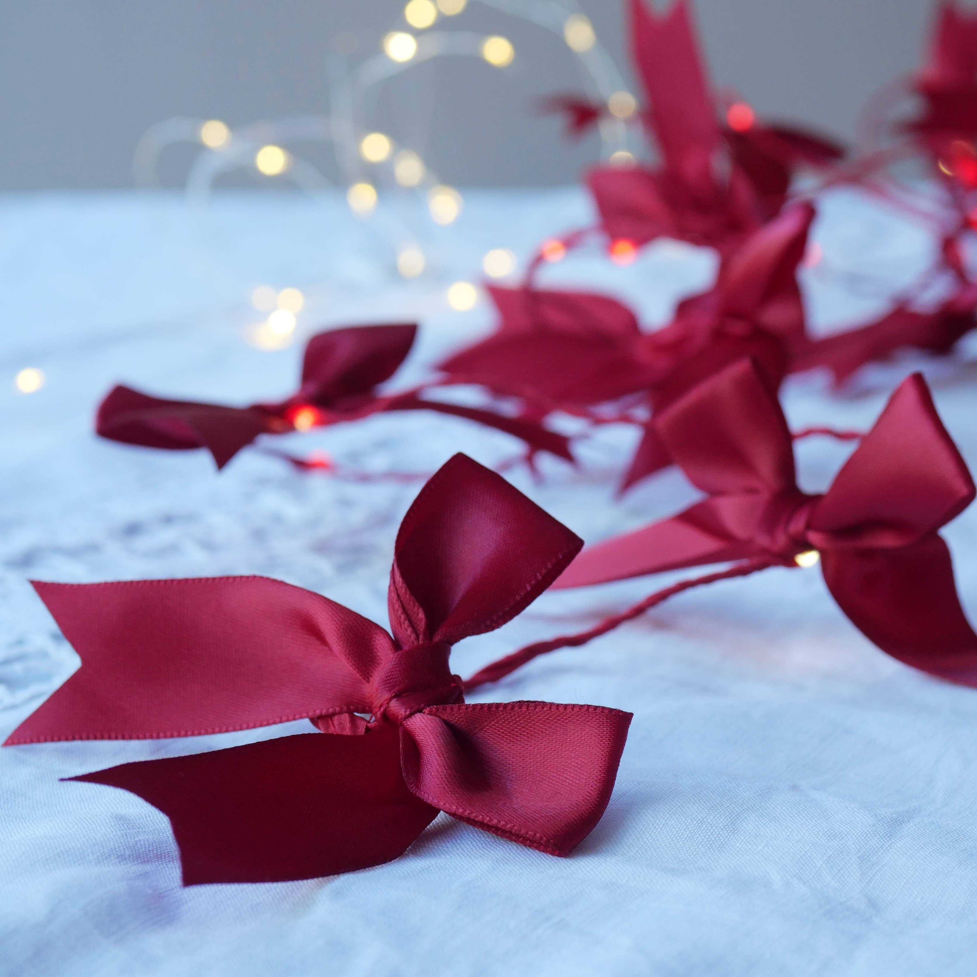 Satin Bow Fairy Lights - Christmas Decoration: Red / 2m (Battery) / Olive Green