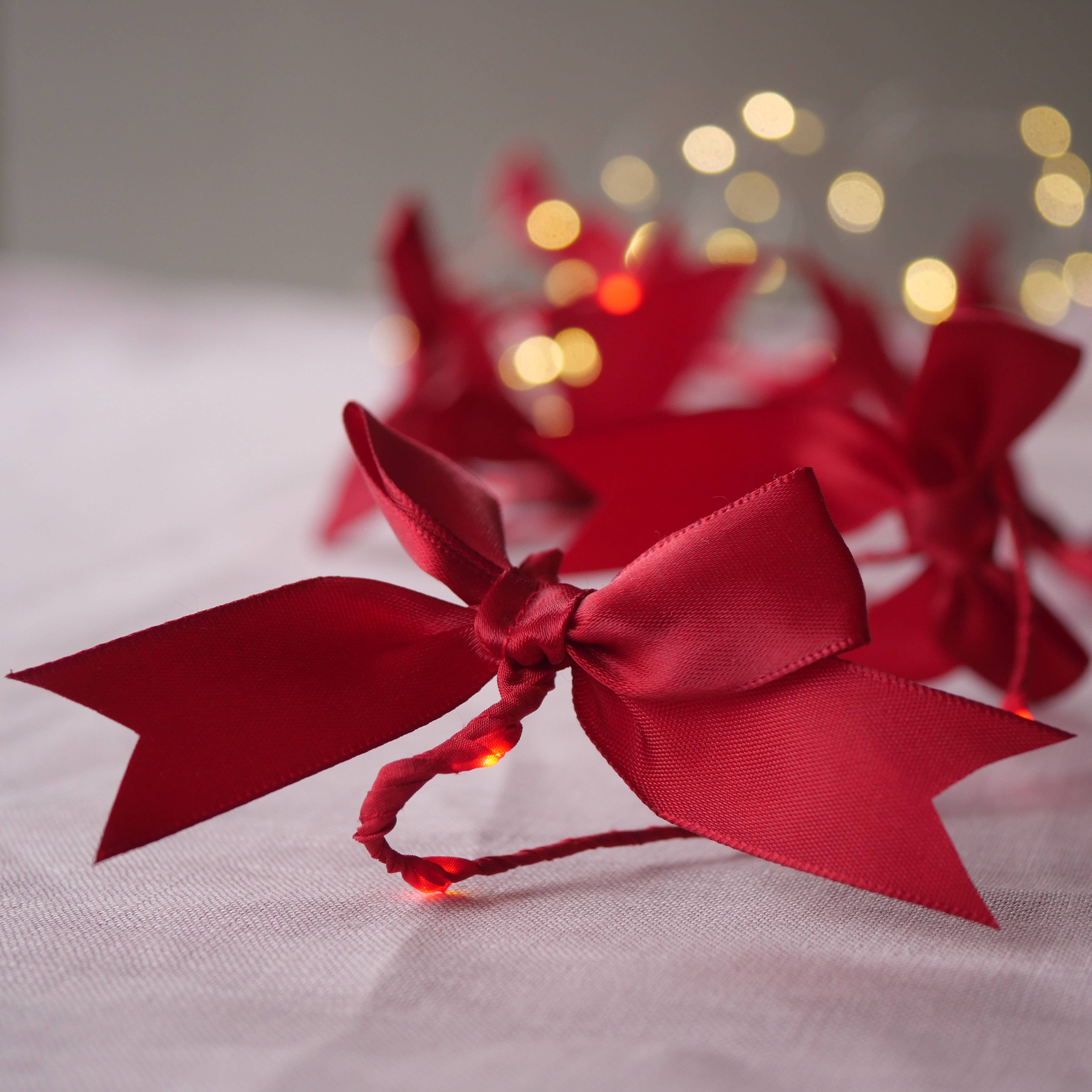Satin Bow Fairy Lights - Christmas Decoration: Red / 2m (Battery) / Olive Green