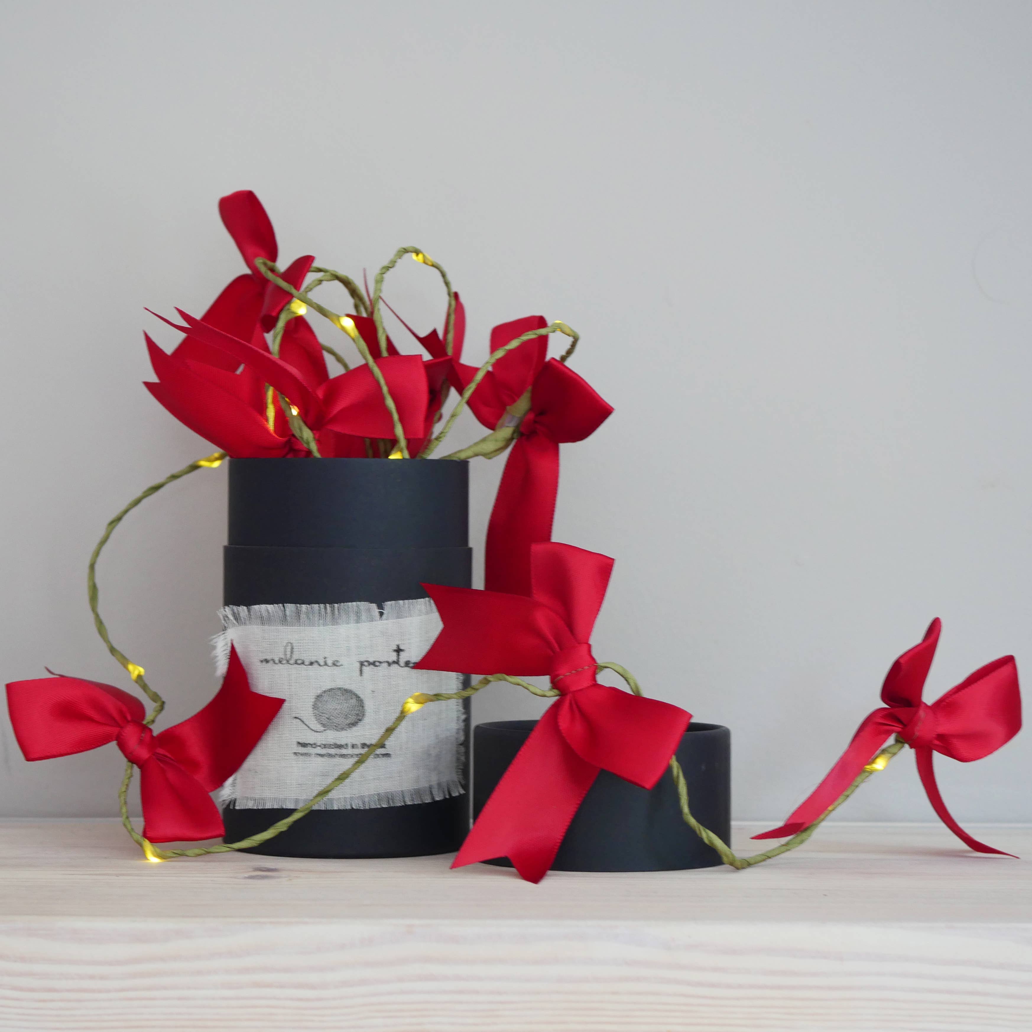 Satin Bow Fairy Lights - Christmas Decoration: Red / 2m (Battery) / Olive Green