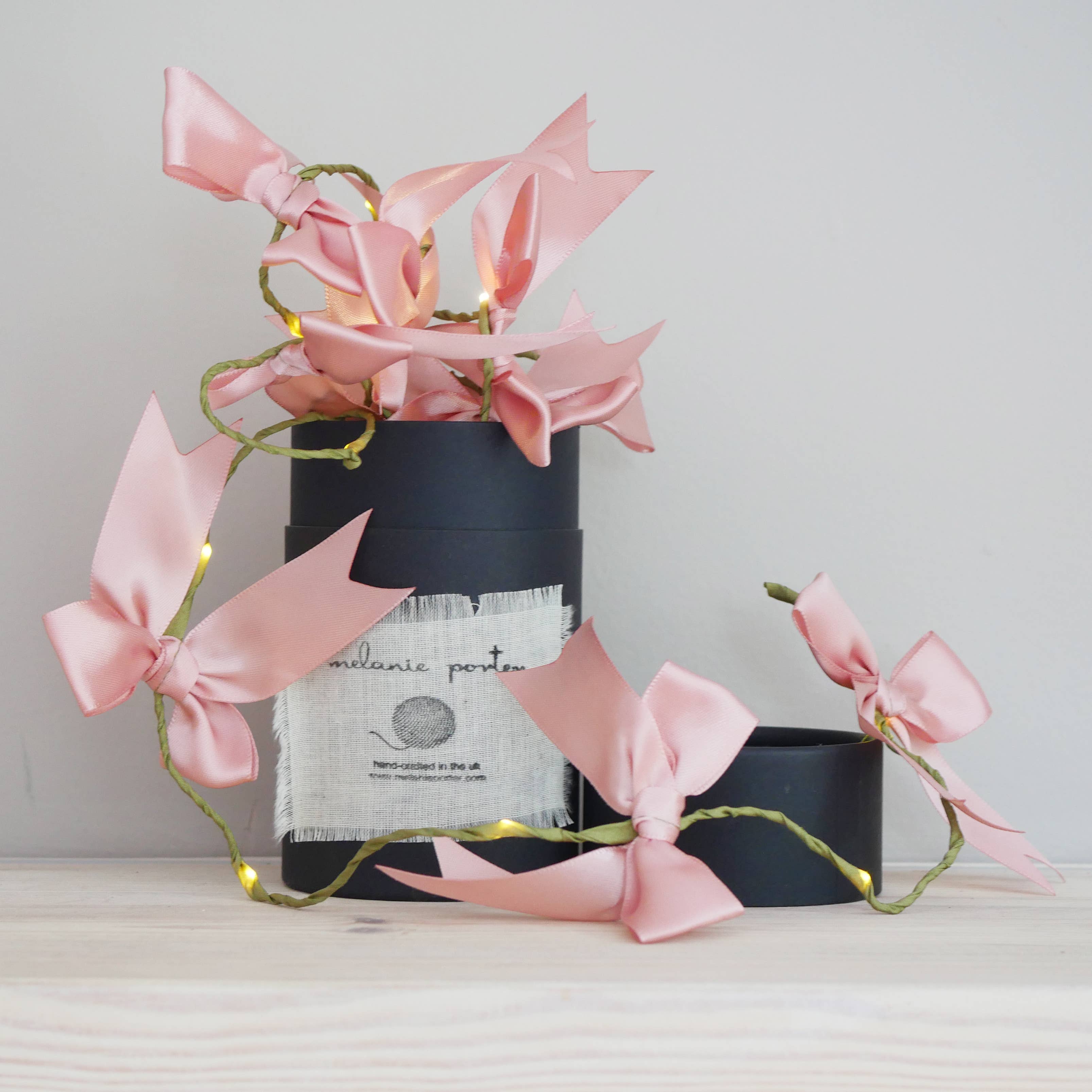 Satin Bow Fairy Lights - Christmas Decoration: Red / 2m (Battery) / Olive Green