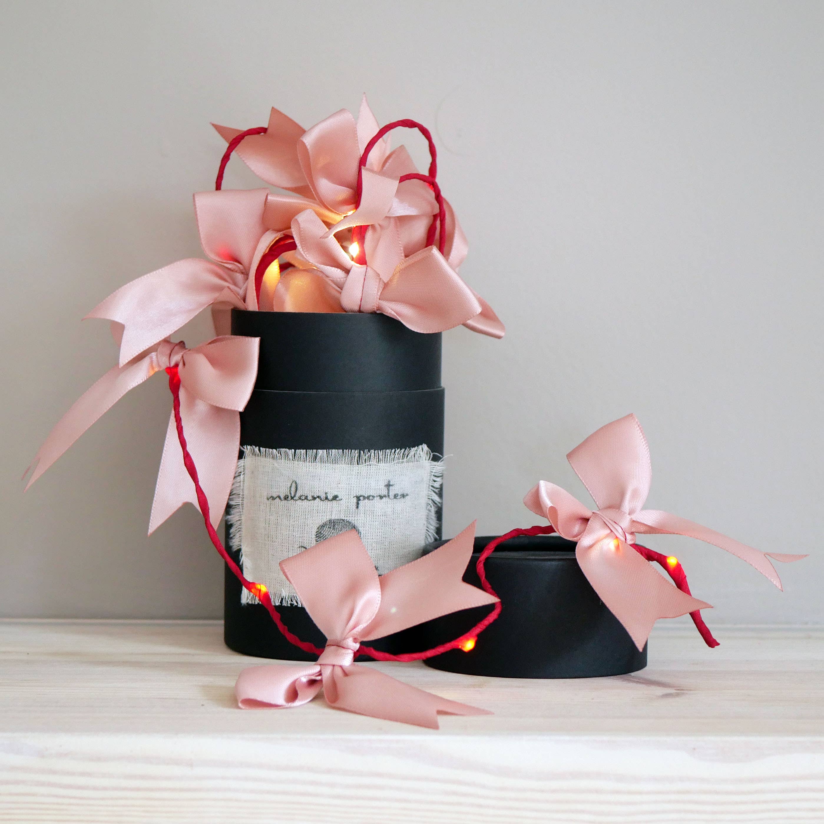 Satin Bow Fairy Lights - Christmas Decoration: Red / 2m (Battery) / Olive Green