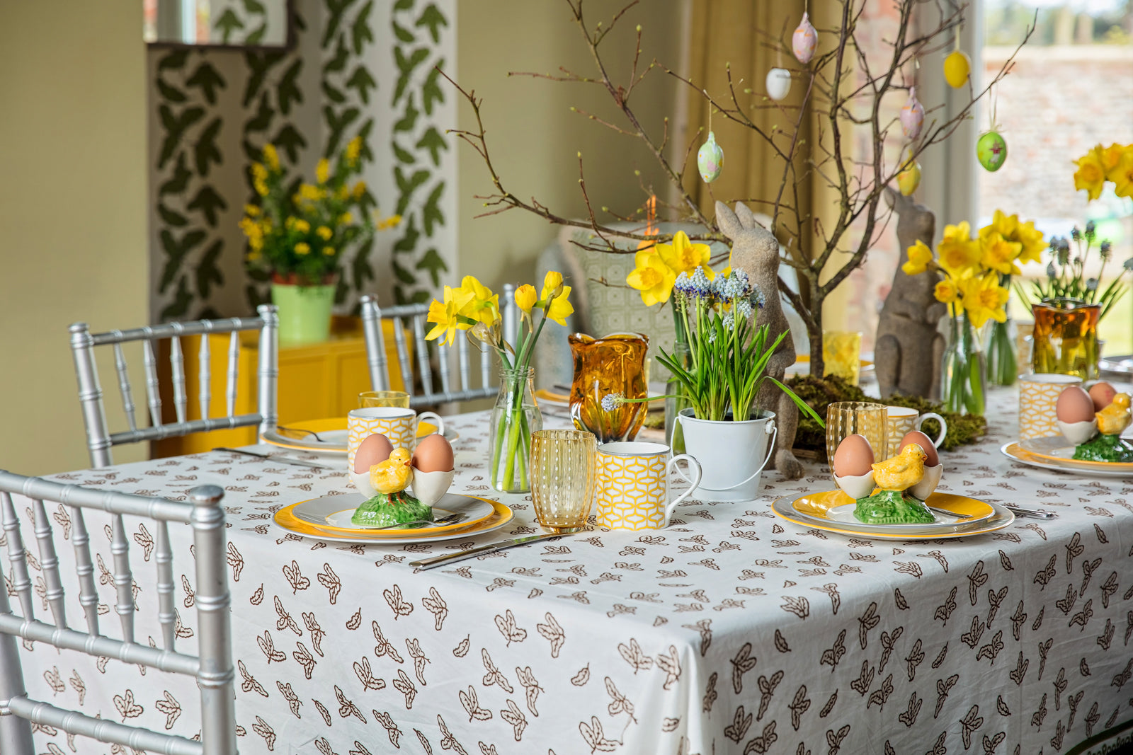 Putty Little Oak Leaf Tablecloth with Peridot Border