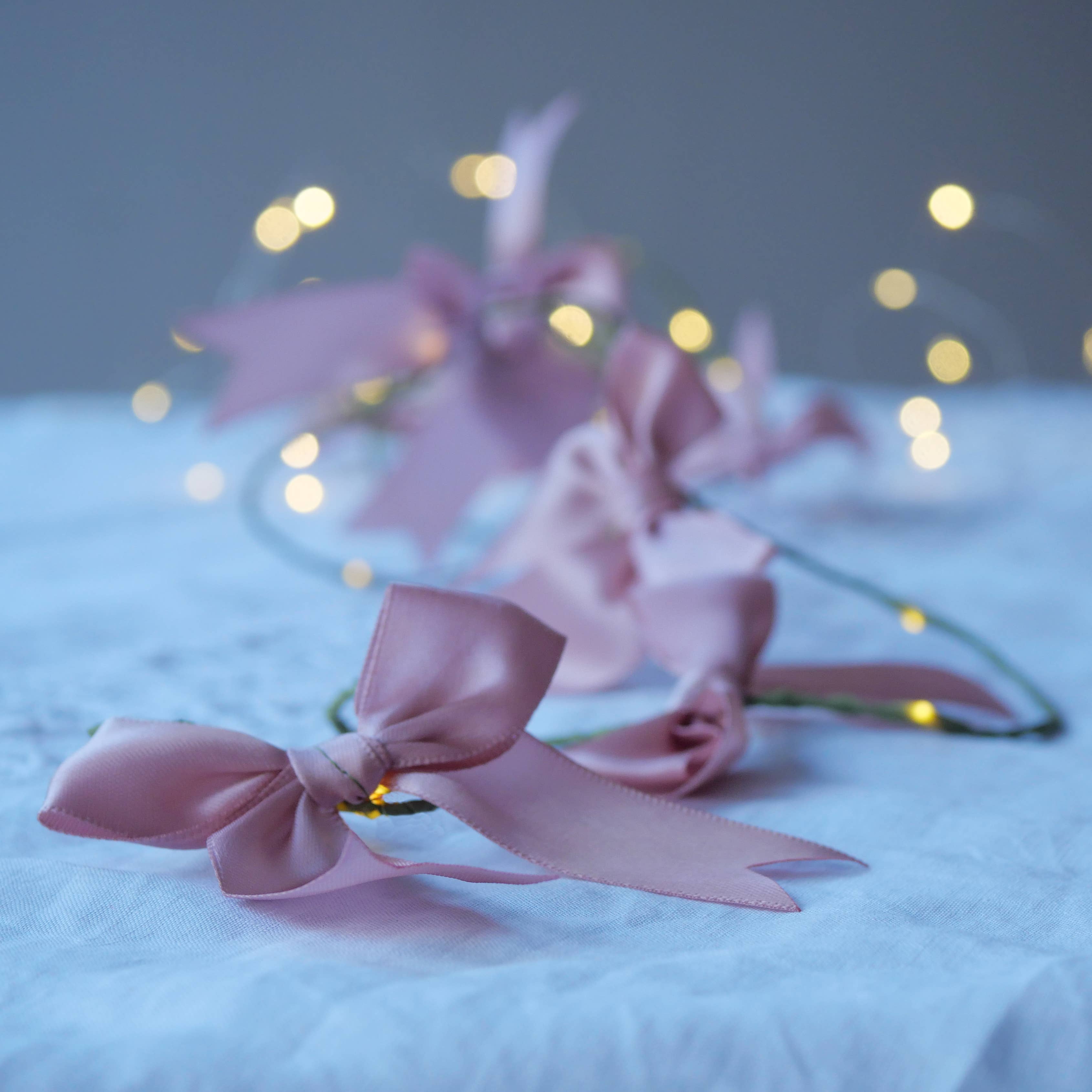 Satin Bow Fairy Lights - Christmas Decoration: Red / 2m (Battery) / Olive Green