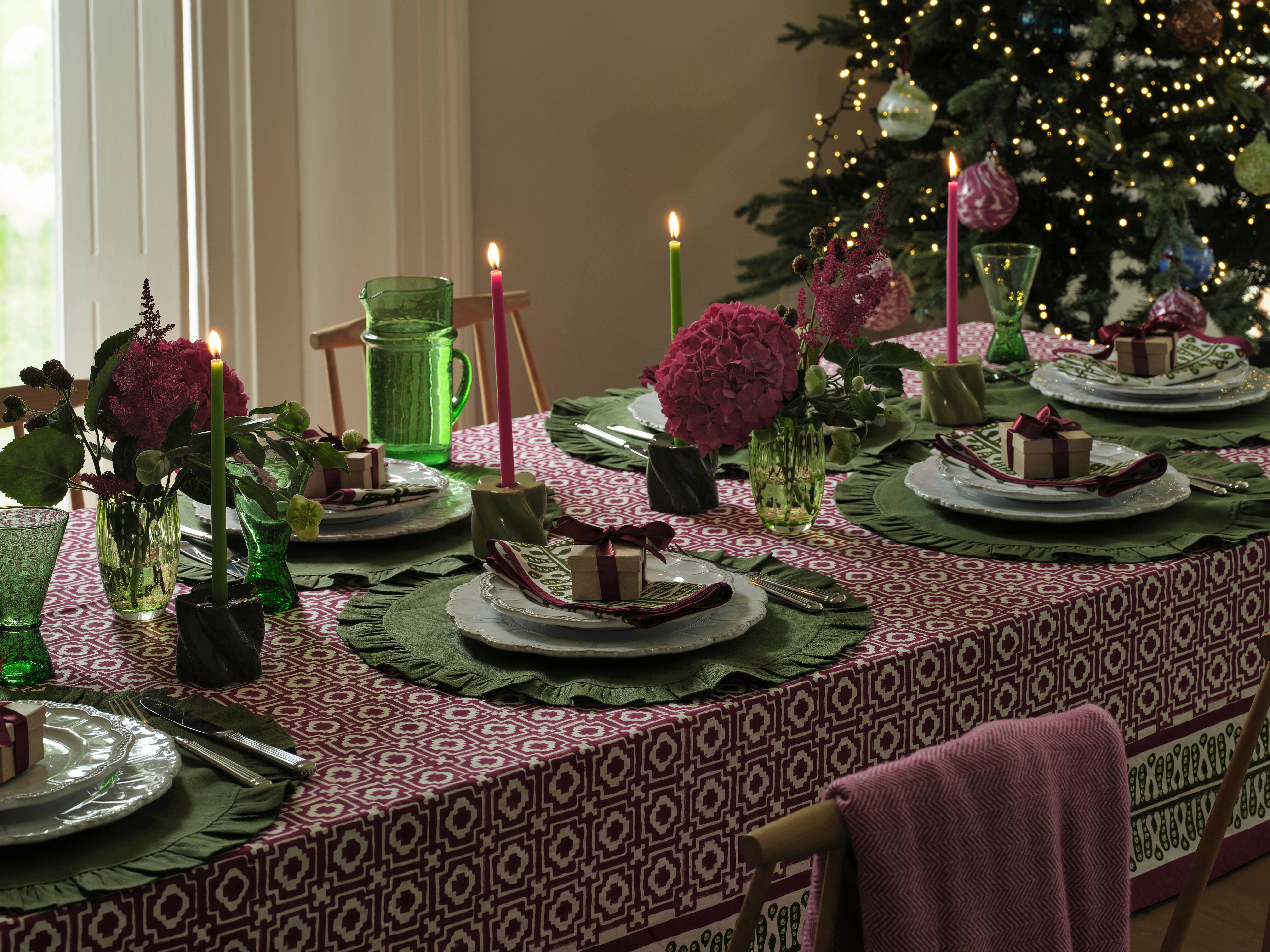 Raspberry Alotablot Tablecloth with Peridot Border