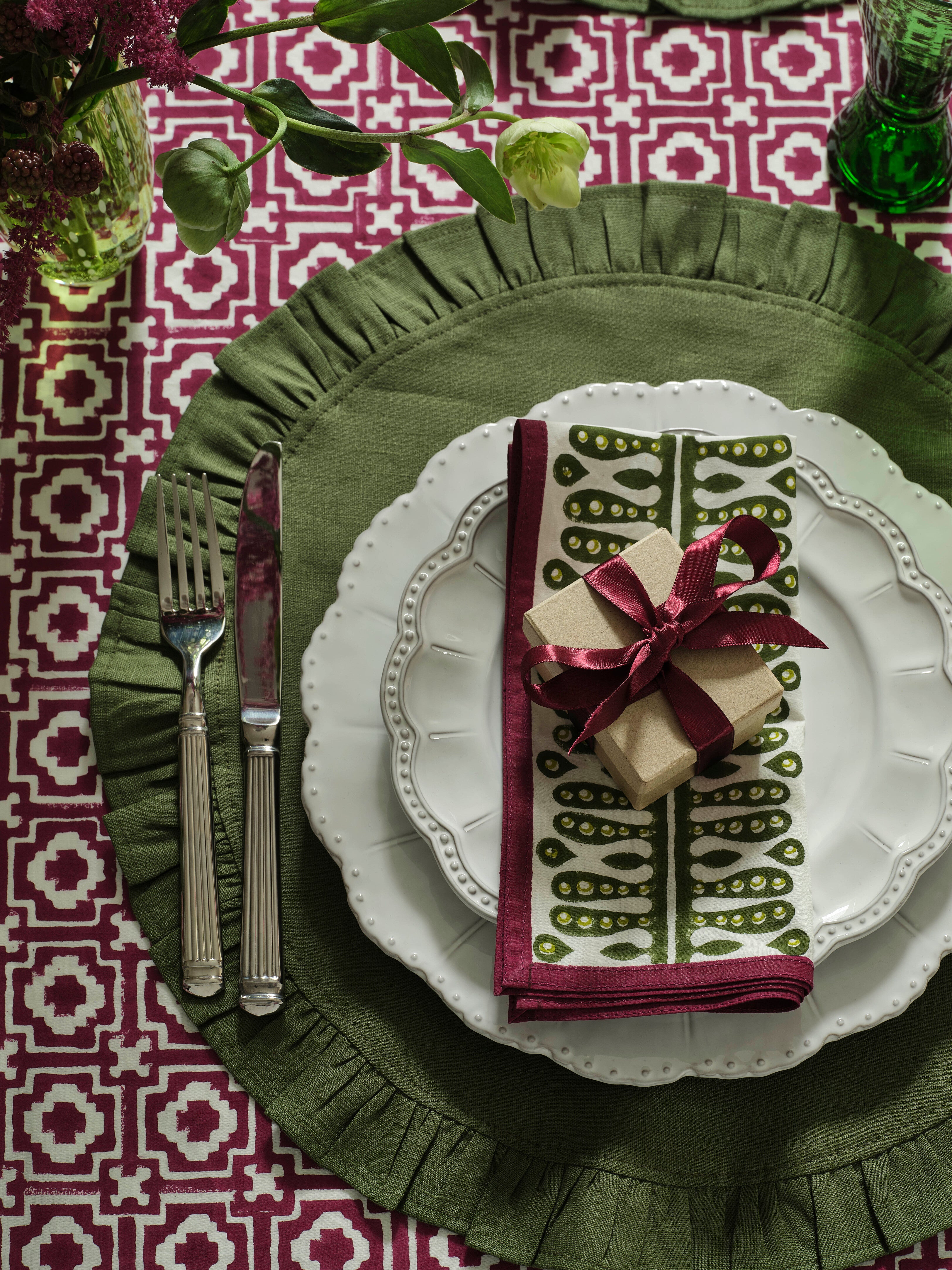 Raspberry Alotablot Tablecloth with Peridot Border