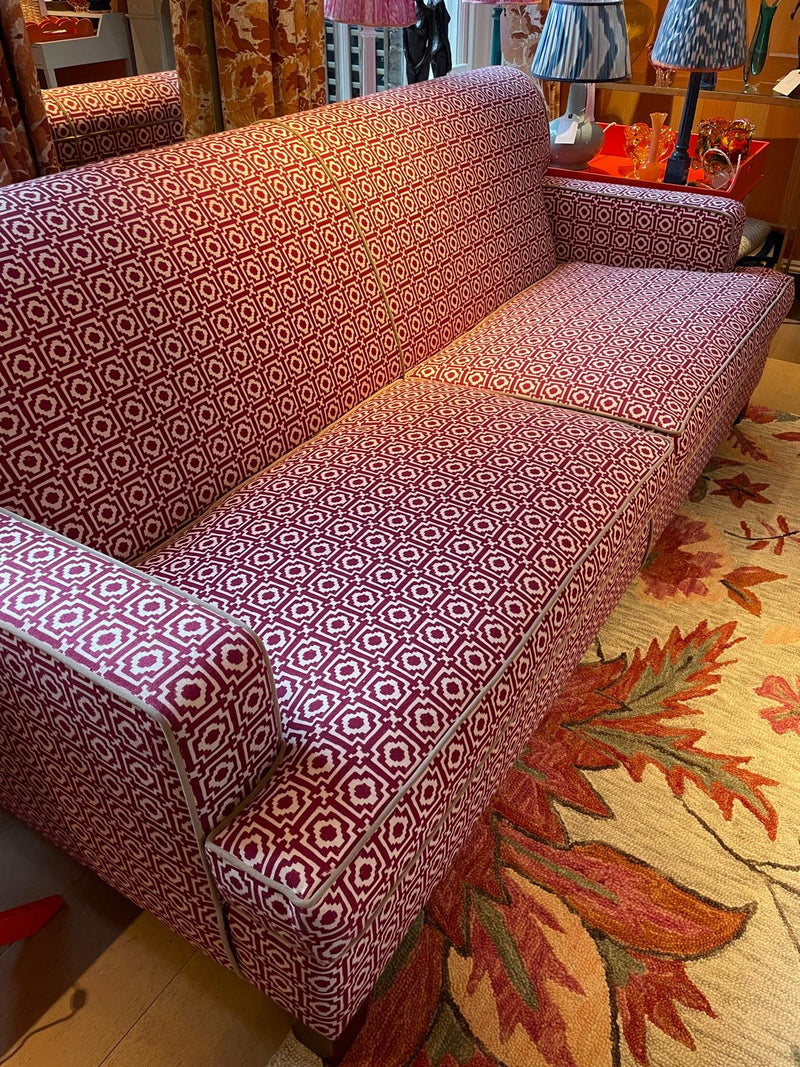 Kelling Sofa in Raspberry Alotablot