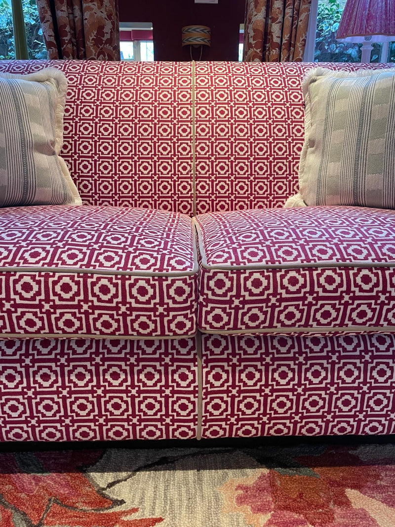 Kelling Sofa in Raspberry Alotablot