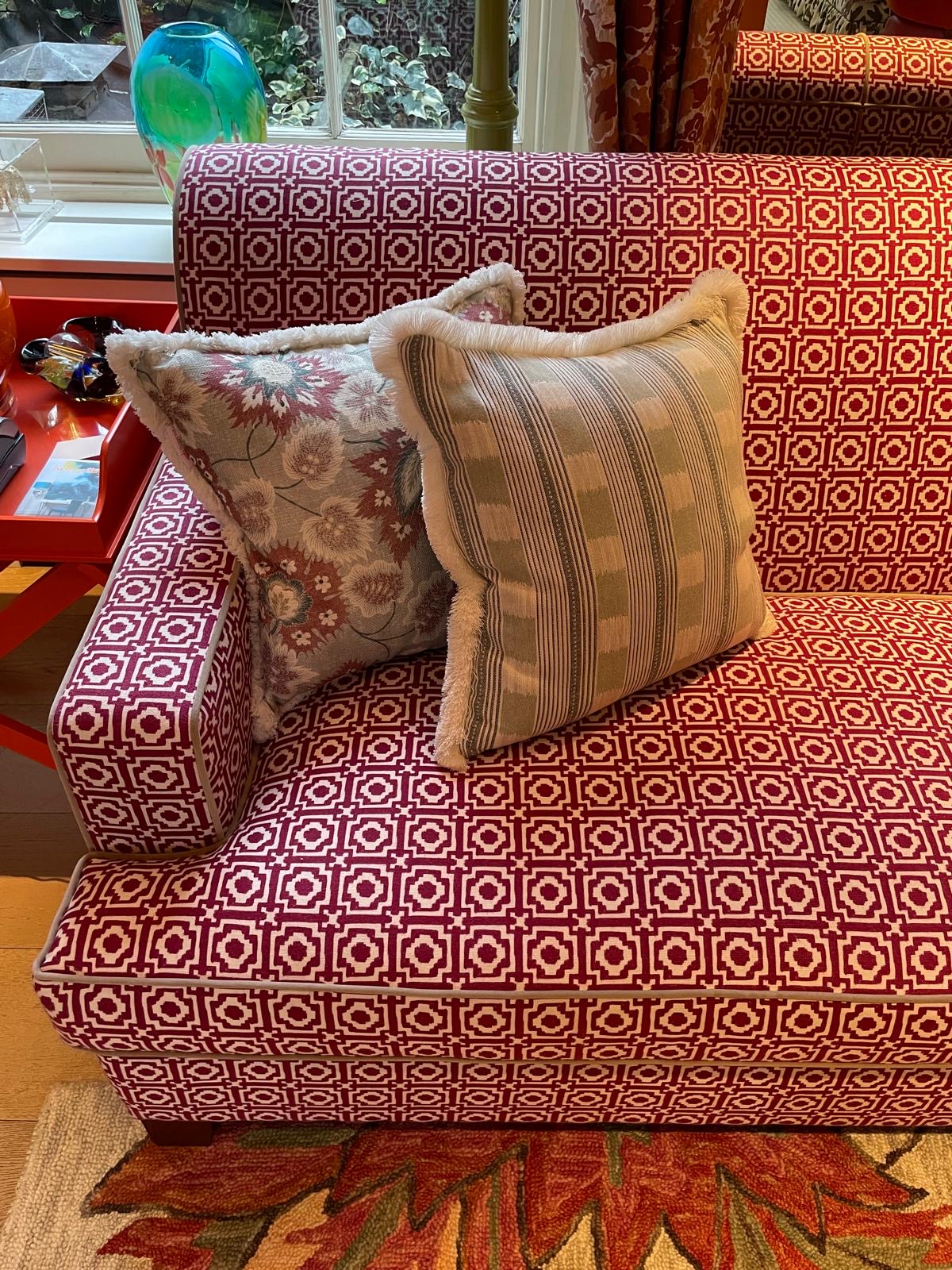 Kelling Sofa in Raspberry Alotablot