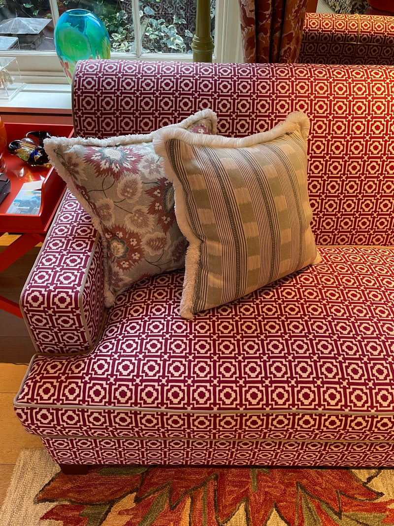 Kelling Sofa in Raspberry Alotablot