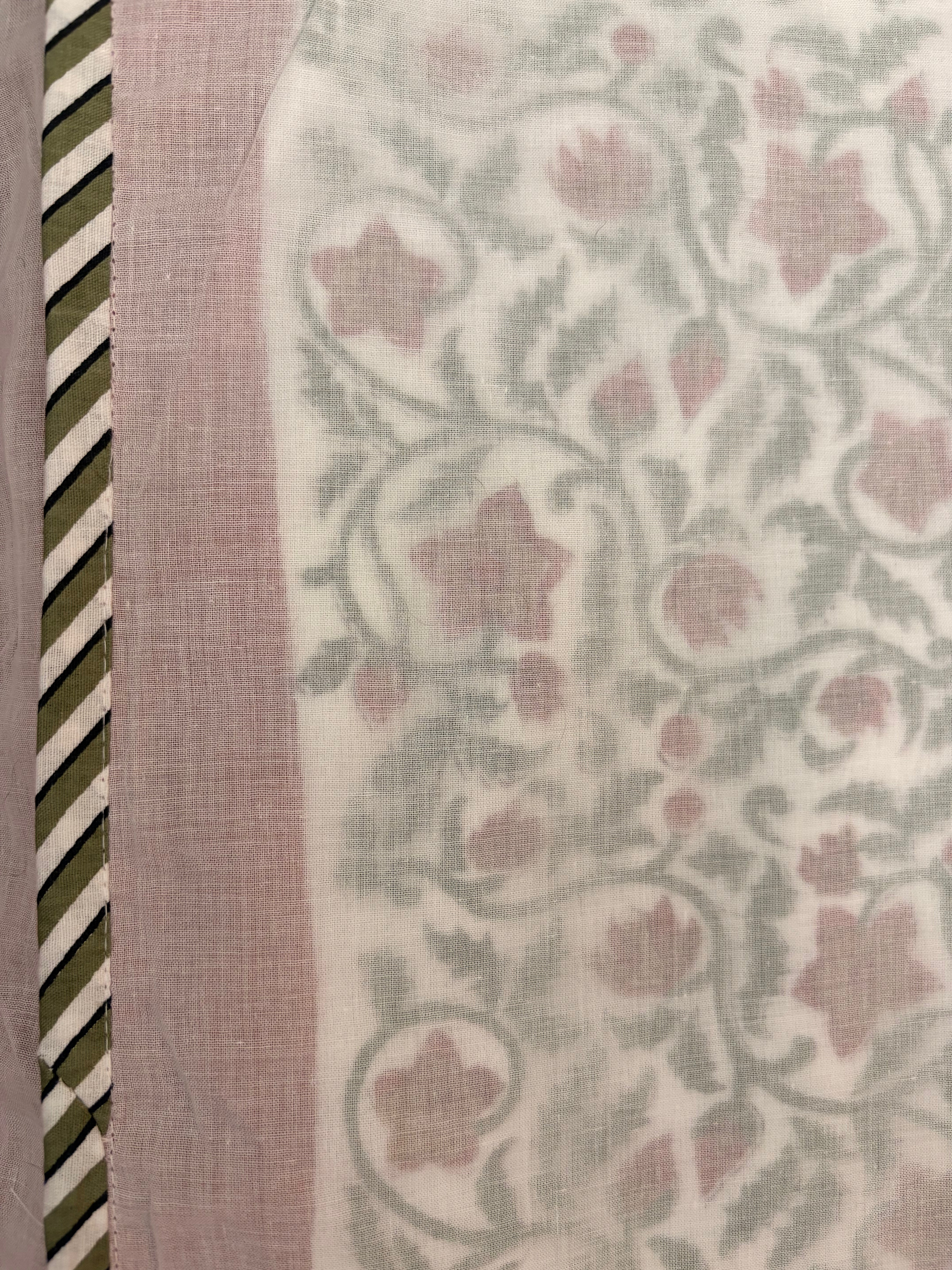 NEW IN | Large Red Poppy with Floral Vine and Green Stripe Border - King / Super King Dohar
